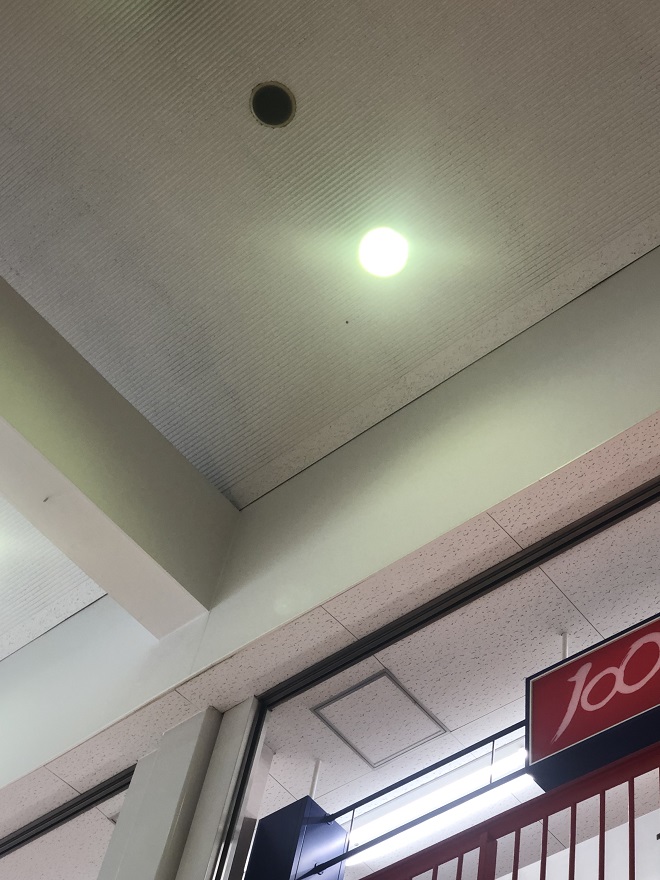 愛知県大治町高天井の照明器具取替「商業施設内のダウンライト取替工事を行いました。」電気工事店【株式会社さつき電気商会】