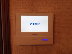 愛知県名古屋市名東区にて、モニター付きのインターホンに取替工事を行いました。
