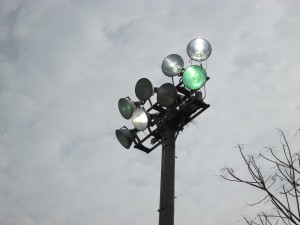 愛知県名古屋市にて、運動場の水銀灯取替工事を行いました。