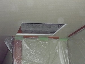 愛知県にて、電気配線工事、天井裏用の点検口取付工事を致しました。