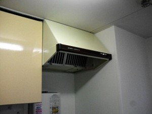 名古屋市にて、キッチン改修 レンジフード換気扇取替工事を致しました。
