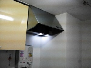 名古屋市にて、キッチン改修 レンジフード換気扇取替工事を致しました。
