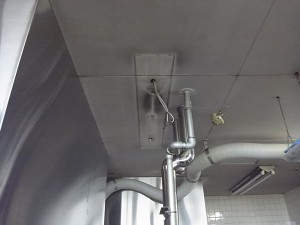 愛知県内にて、防雨、防湿耐食型の照明器具取替工事を行いました。