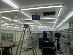 愛知県名古屋市の薬局にて、店内改装工事に伴う電気工事を行いました。