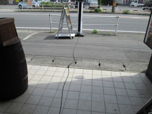 愛知県の店舗にて、移動式行灯看板のコード修理工事を致しました。