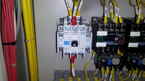 愛知県にて、施設のマグネットスイッチ(電磁開閉器、接触器)が劣化不良の為取替工事をさせていただきました！