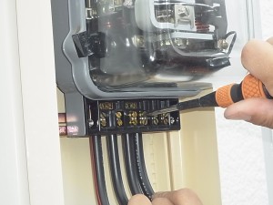 名古屋市にて、電力量計と契約ブレーカー取付電気工事を致しました。