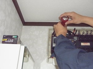 名古屋市にて、電力量計と契約ブレーカー取付電気工事を致しました。