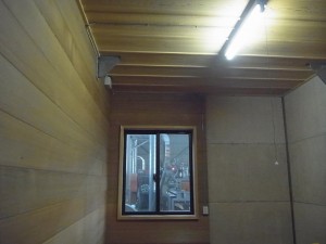 愛知県にて、プレハブ小屋に照明・コンセント取付電気工事を致しました。