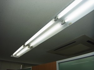 名古屋市にて、照明器具修理、蛍光灯安定器取替電気工事を致しました。
