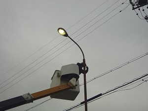 名古屋市にて、高所作業、水銀灯(街路灯)取替工事を致しました。