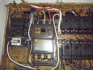 愛知県にて、ヒューズ式のナイフスイッチ→漏電遮断器へ取替電気工事を致しました。