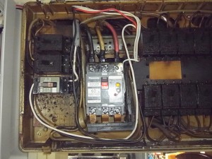 愛知県にて、ヒューズ式のナイフスイッチ→漏電遮断器へ取替電気工事を致しました。