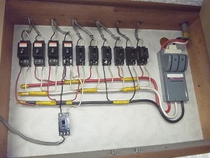 愛知県にて、ヒューズ式のナイフスイッチ→漏電遮断器へ取替電気工事を致しました。