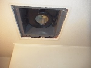 愛知県にて、故障の為、天井埋め込み型換気扇取替工事を致しました。