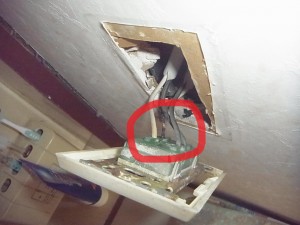 名古屋市にて、ショートしたコンセントの修理・取替工事を致しました。