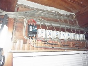 名古屋市にて、ヒューズ式開閉器から安全ブレーカーへの取替電気工事を致しました。