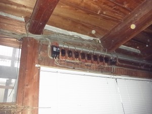 名古屋市にて、ヒューズ式開閉器から安全ブレーカーへの取替電気工事を致しました。