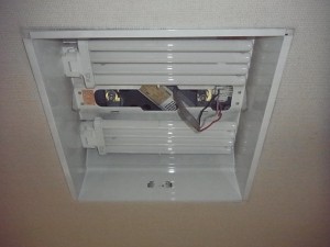 愛知県名古屋市にて、照明器具修理、蛍光灯安定器取替電気工事を致しました。