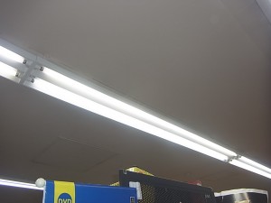 愛知県名古屋市の店舗にて、消防設備、誘導灯設置電気工事を致しました。