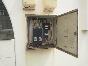 名古屋市にて、分電盤の鉄箱取替工事を致しました。