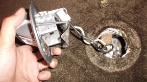 名古屋市にて、床アップコンセント、フロアコンセント取替電気工事を致しました。