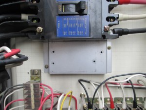 名古屋市のテナントにて、分電盤切り替え、ブレーカー取替電気工事を行いました。