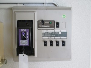 名古屋市のテナントにて、分電盤切り替え、ブレーカー取替電気工事を行いました。