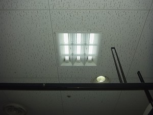 愛知県にて、点灯不良、蛍光灯安定器の取替電気工事を致しました。