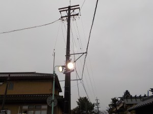 愛知県名古屋市の駐車場にて、照明器具、LED外灯ポール設置電気工事を致しました。