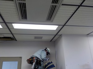 愛知県の公共施設にて、機器用電源動力コンセント取替電気工事を致しました。