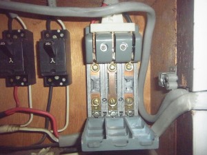 愛知県名古屋市にて、ヒューズ式からブレーカー式へ開閉器取替電気工事を致しました。　