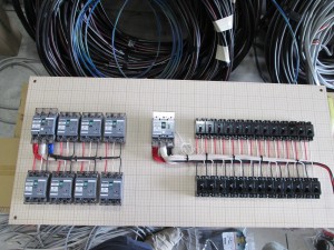 名古屋市港区にて、店舗の分電盤組み込み制作を行いました。
