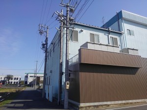 愛知県蟹江町にて、高圧設備、浸水対策(ＢＣＰ対策)でキュービクルのかさ上げ工事を致しました。