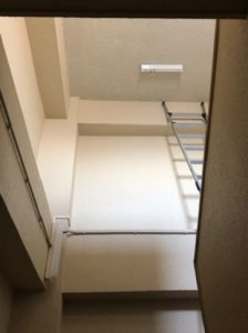 名古屋市港区のマンションにて、誘導灯、非常灯、照明器具取替電気工事を致しました。