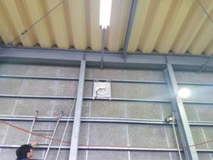愛知県名古屋市港区の工場にて、有圧換気扇新設の電気工事を行いました。