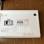 愛知県名古屋市中村区にて、分電盤の更新と電気メーター取替及び感震ブレーカー取付の電気工事を行いました。