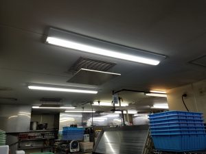 愛知県一宮市の飲食店内にて、蛍光灯照明からLED照明へ照明器具切り替え電気工事を行いました。　