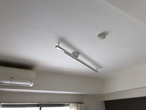愛知県名古屋市東区のマンションにて、照明器具インテリアダクト取付及びスノーボール取付の電気工事を行いました。