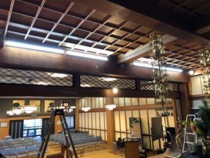 愛知県名古屋市千種区のお寺にて、片反射傘アダプタLED照明器具取替の電気工事を行いました。