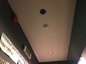愛知県名古屋市中村区の飲食店舗にて、LEDダウンライト照明器具の取替電気工事を行いました。