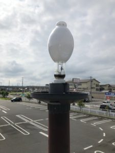 愛知県安城市にて、駐車場の街路樹照明をLED照明へ取替電気工事を行いました。