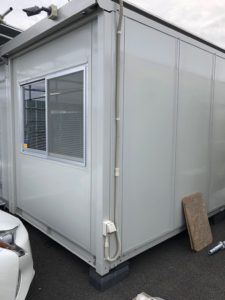 愛知県弥富市にて、自動販売機設置に伴い、防水コンセント取付電気工事を行いました。