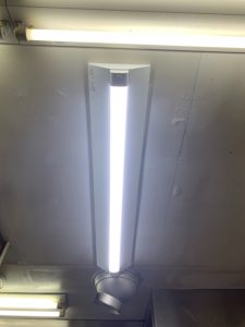 名古屋市緑区の飲食店にて、蛍光灯照明器具取替電気工事を行いました。
