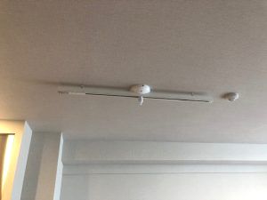 愛知県名古屋市瑞穂区のマンションにて、照明器具取付及びガラスペンダントライト高さ調節電気工事を行いました。