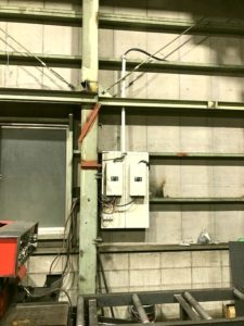 愛知県名古屋市港区の工場にて、手元開閉器（ケースブレーカ）移設の電気工事を行いました。