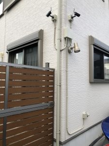愛知県名古屋市緑区の戸建住宅にて、防犯カメラの取付電気工事を行いました。
