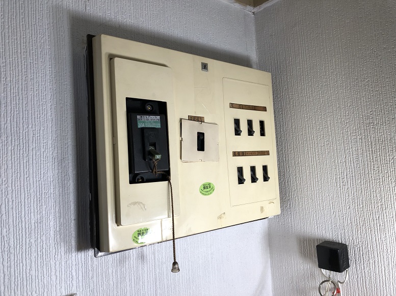 愛知県蟹江町の集合住宅にて、ブレーカー改修電気工事を行いました。