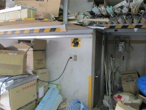 名古屋市の工場にて、フォークリフト充電用 コンセント増設 電気工事のご依頼をいただきました。