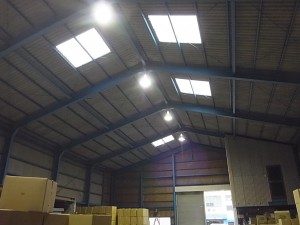 名古屋市の倉庫にて、高天井器具 水銀灯照明 取付工事のご依頼をいただきました。
